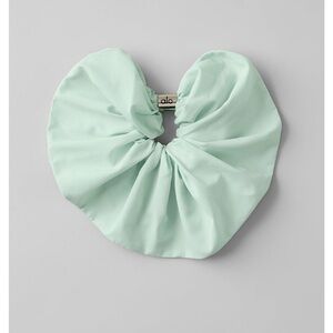NWT ALO Yoga Bead It Oversized Scrunchie - Spearmint hair band